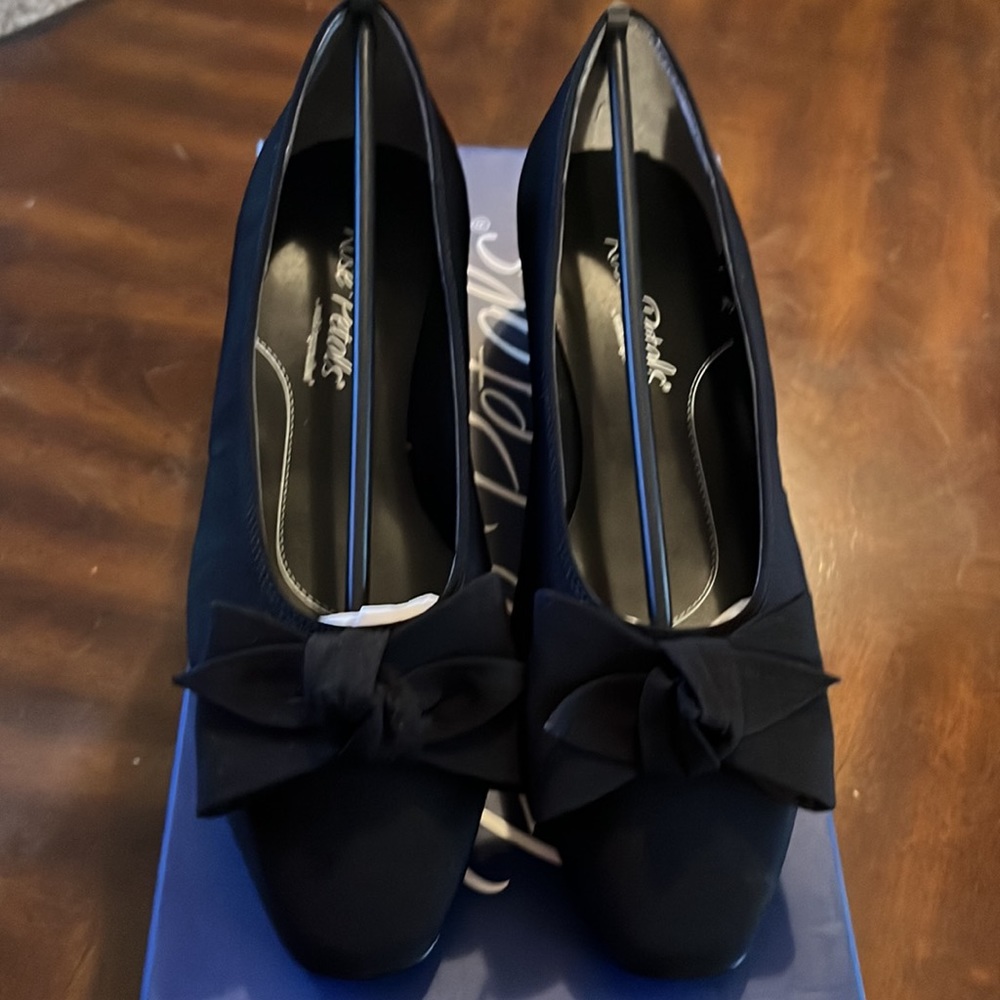 (#134) NWT ladies black flats by Rose Petals/Walking Cradles. Size 6 1/2 medium